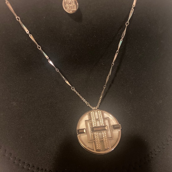 WHITE HOUSE BLACK MARKET PENDANT - Picture 4 of 7